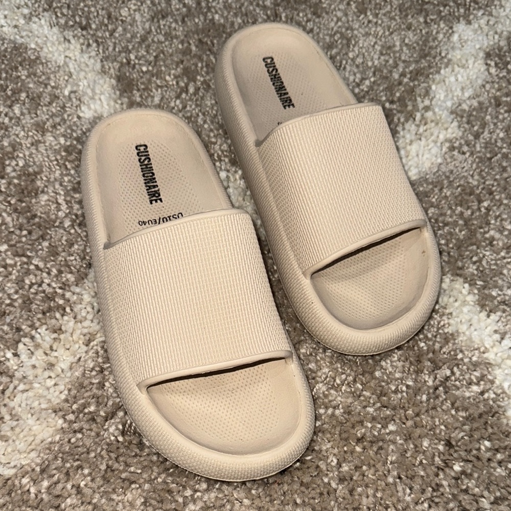 Cushionaire Beige Slide Rubber Sandals